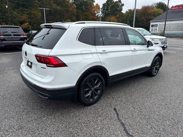 Certified 2022 Volkswagen Tiguan SE w/ Panoramic Sunroof Package image 9