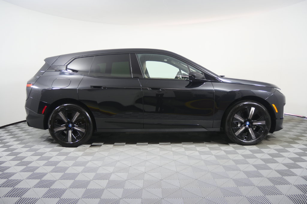 Certified 2025 BMW iX xDrive50 AWD/4WD image 3