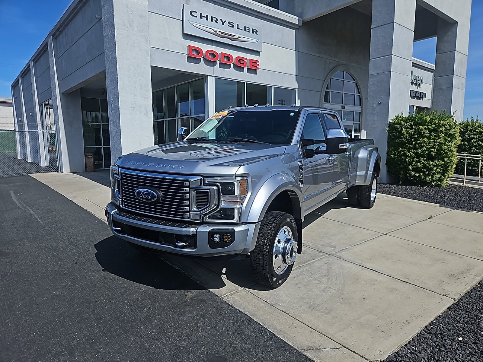 Used 2022 Ford F450 Platinum w/ FX4 Off-Road Package AWD/4WD image 8