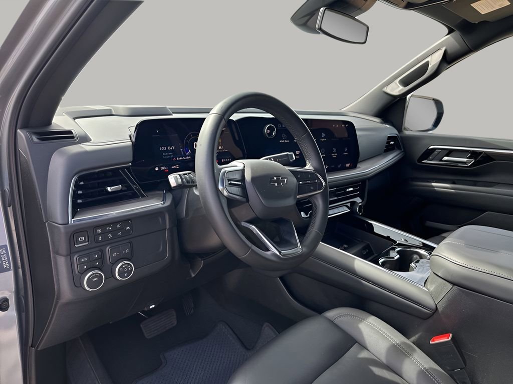 Used 2025 Chevrolet Suburban Z71 image 26