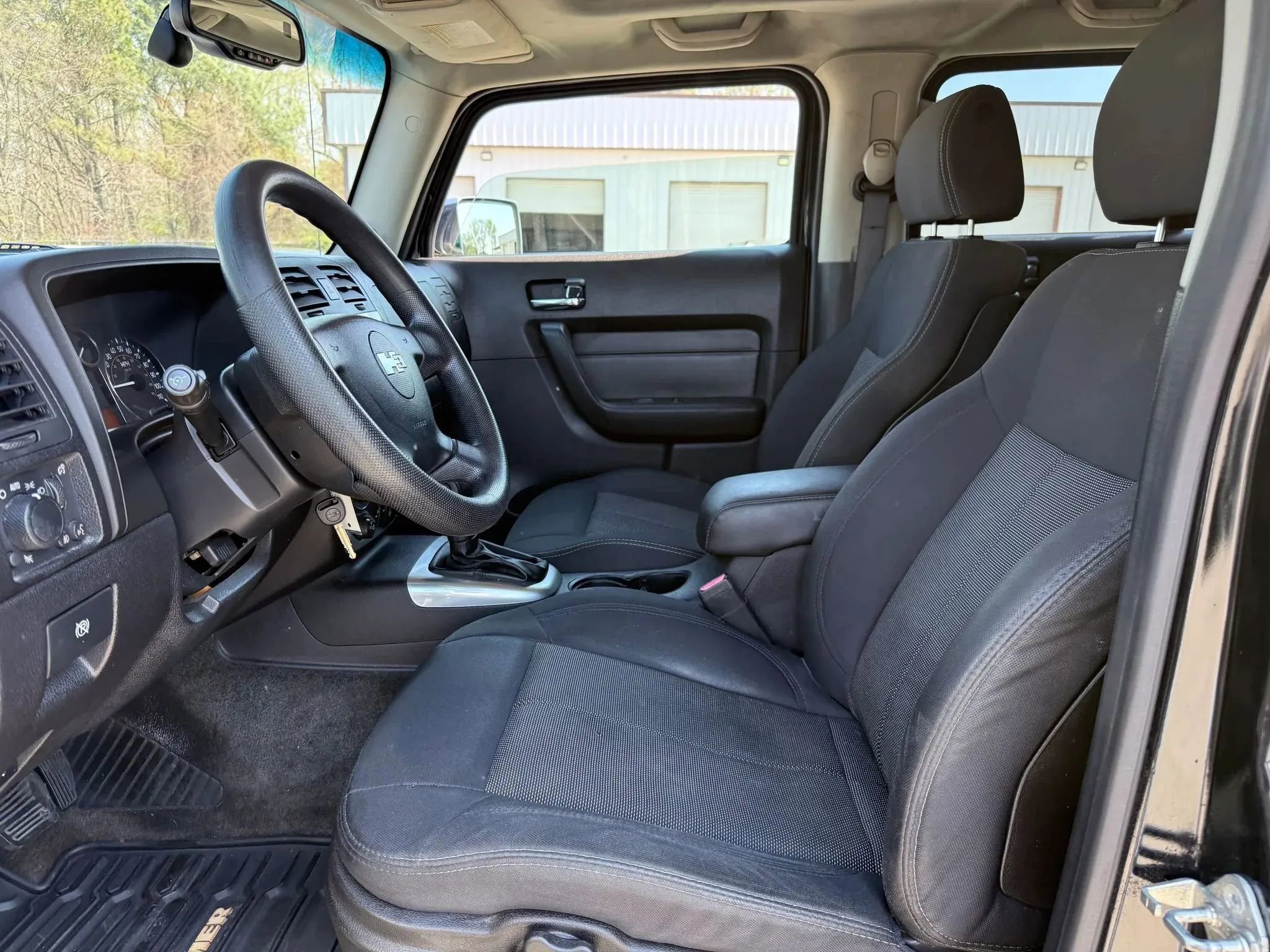 Used 2006 HUMMER H3 Luxury w/ Chrome Appearance Package image 2