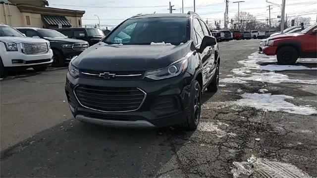Certified 2022 Chevrolet Trax LT w/ LT Convenience Package image 3