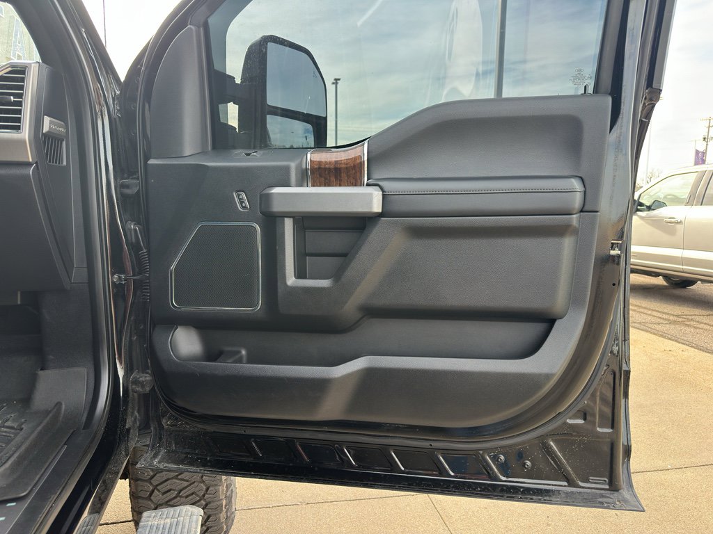 Used 2017 Ford F350 Platinum w/ Platinum Ultimate Package image 35