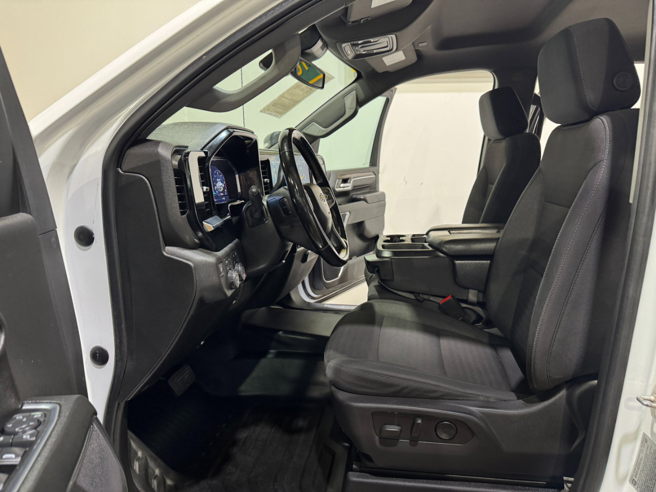 Used 2024 Chevrolet Silverado 3500 LT w/ Convenience Package image 12