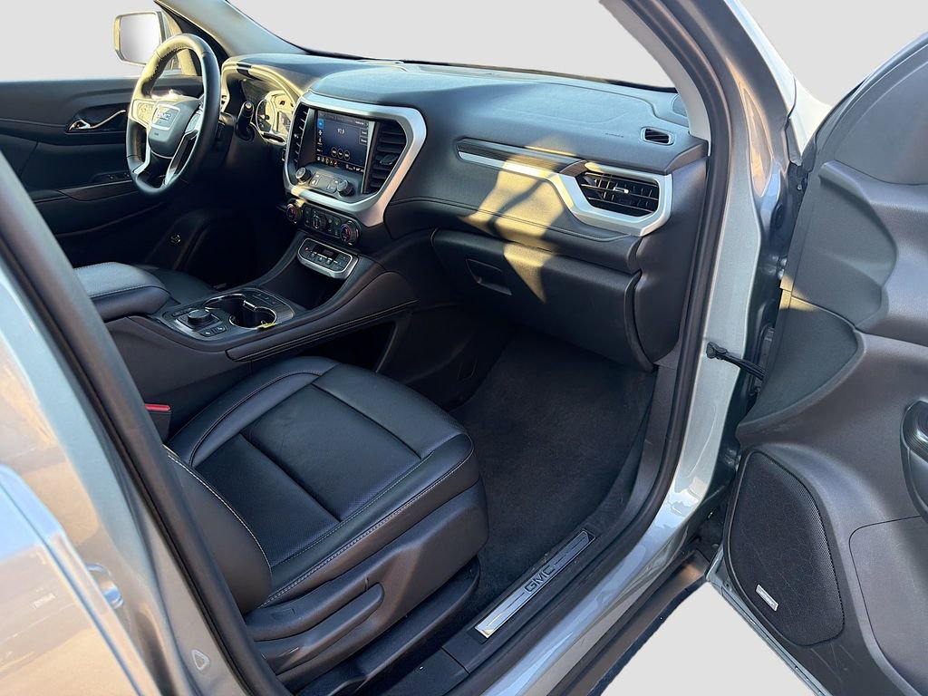 Used 2023 GMC Acadia SLT image 15
