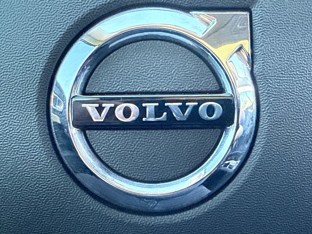 Used 2023 Volvo XC60 T8 Ultimate w/ Climate Package image 31