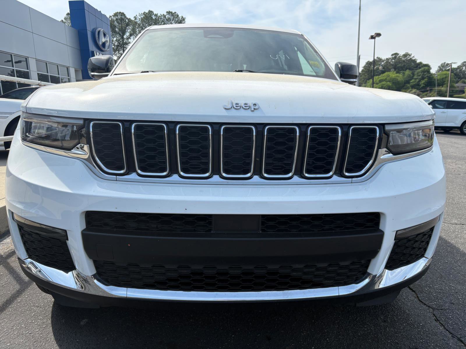 Used 2023 Jeep Grand Cherokee L Limited AWD/4WD image 6