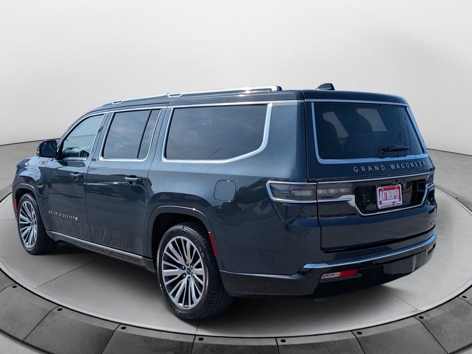 Used 2024 Jeep Grand Wagoneer L Series III AWD/4WD image 5