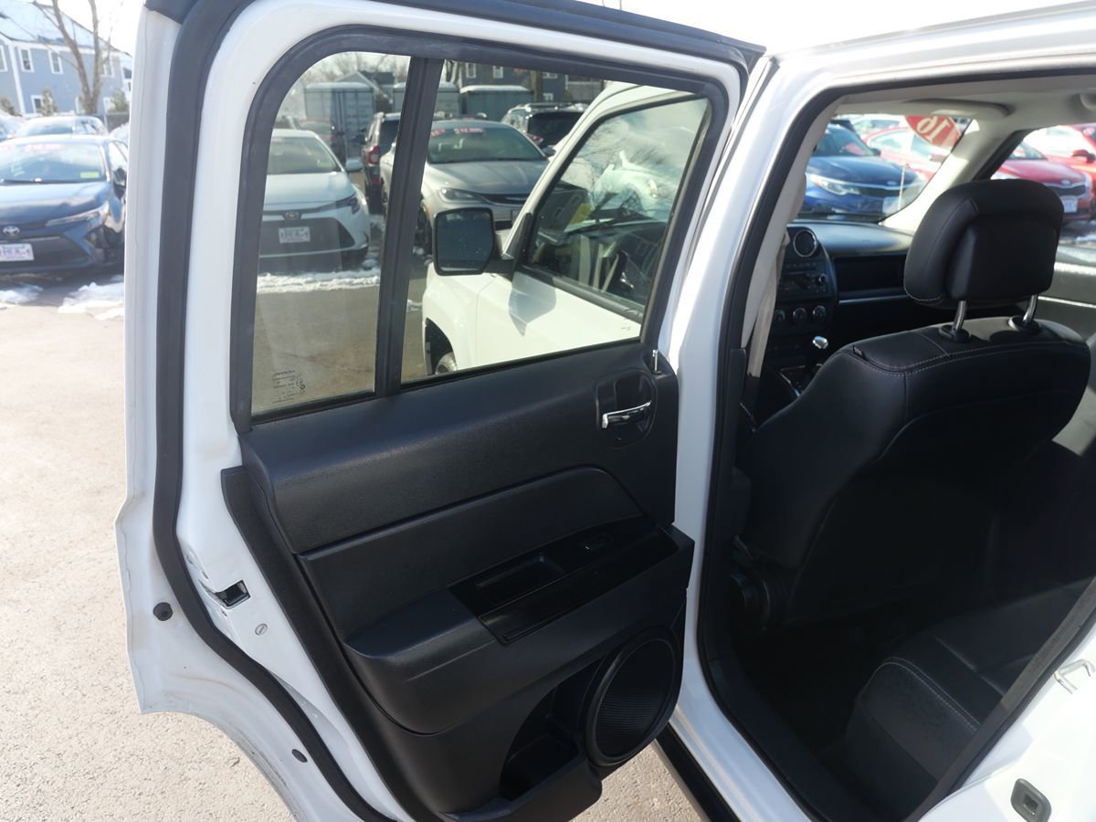 Used 2016 Jeep Patriot High Altitude AWD/4WD image 25