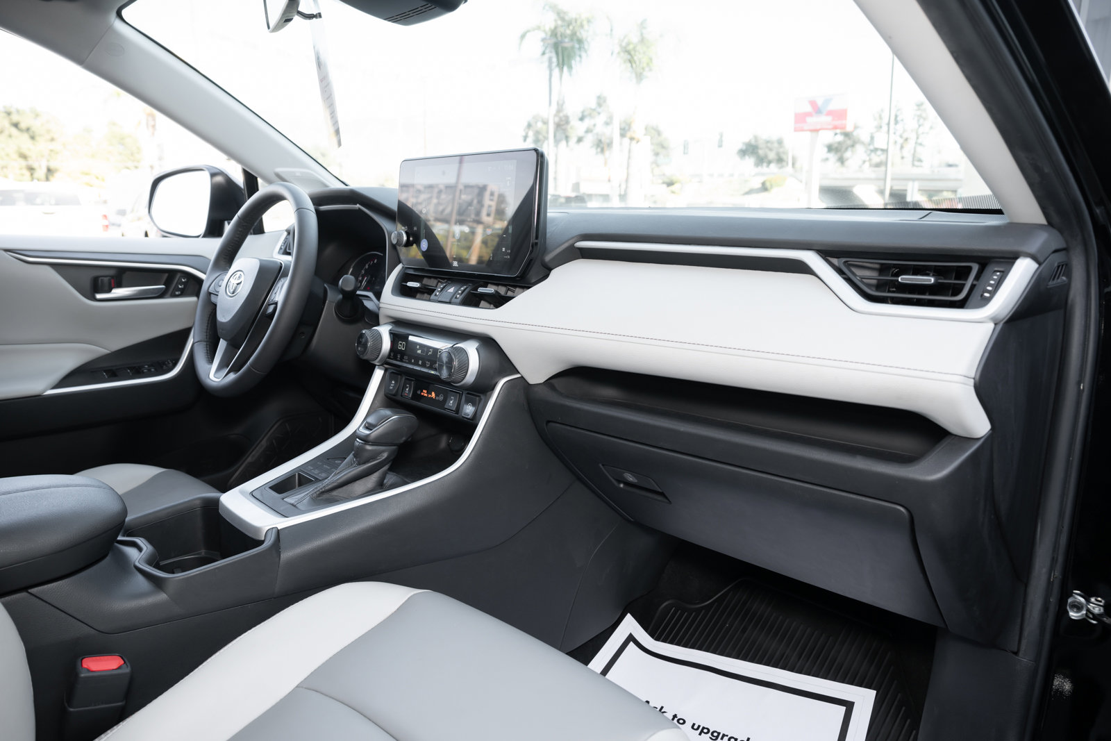 Used 2023 Toyota RAV4 XLE Premium image 41