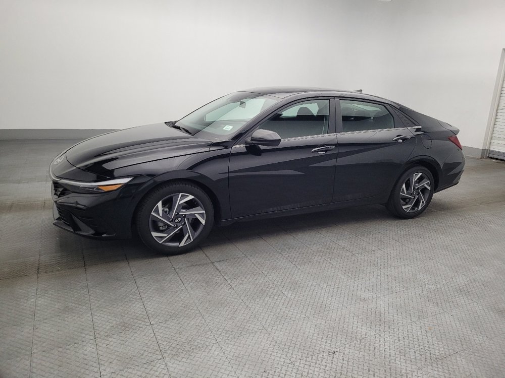 Used 2025 Hyundai Elantra SEL image 2