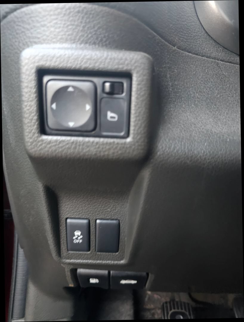 Used 2012 Nissan Cube 1.8 w/ Interior Designer Pkg FWD image 24