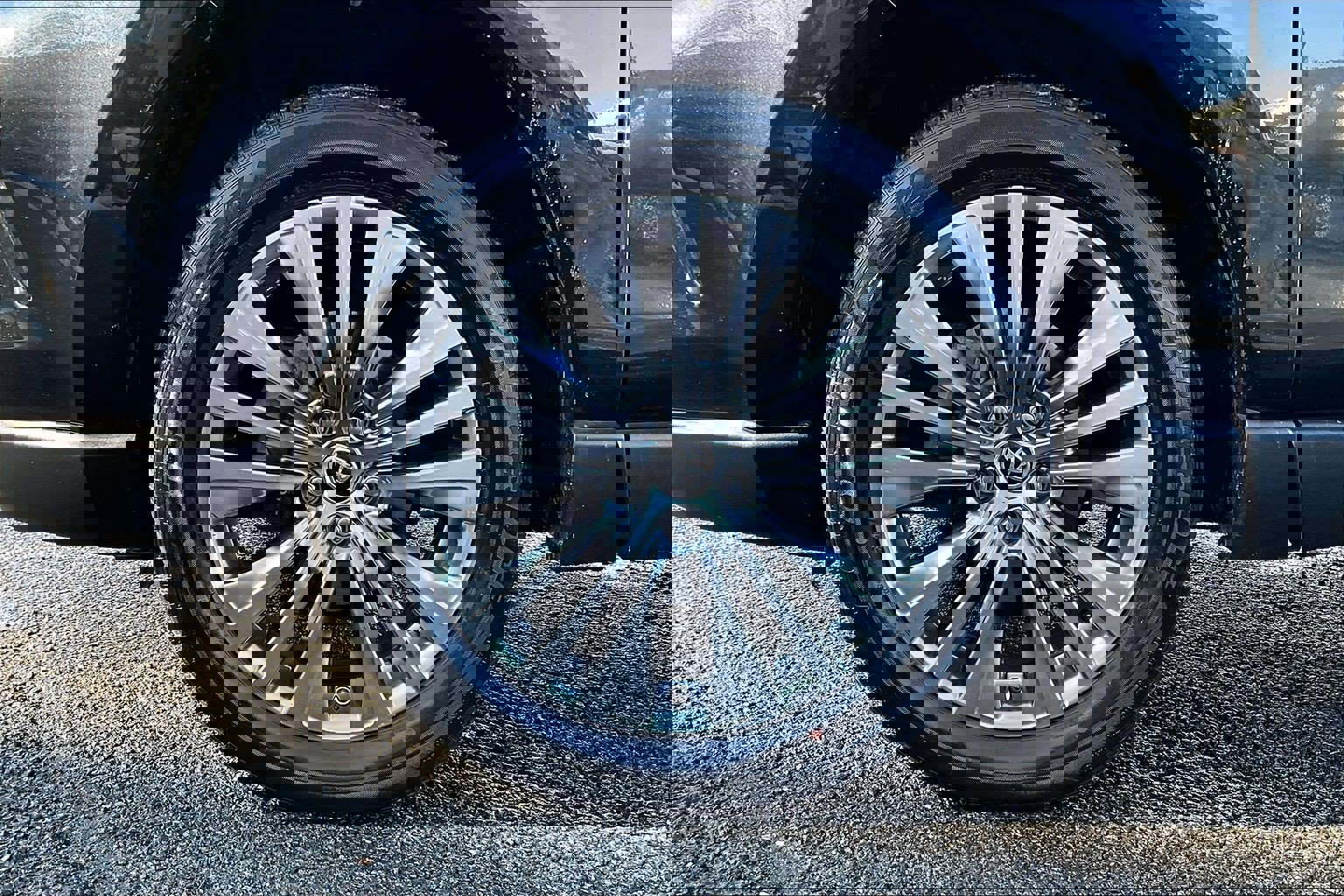 Used 2022 Toyota Venza XLE image 9