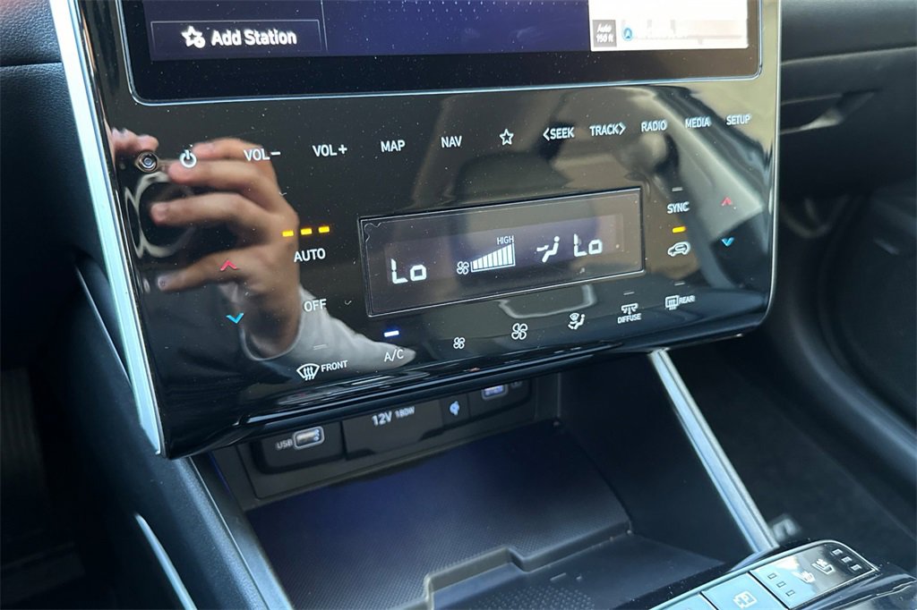 Used 2024 Hyundai Tucson Limited image 24