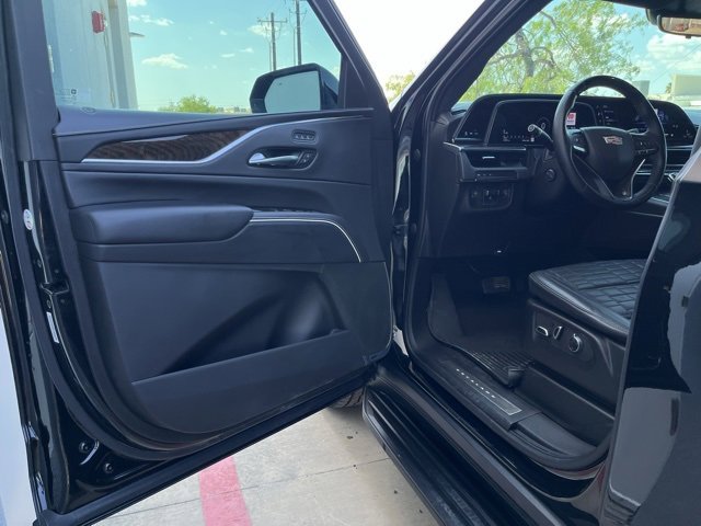 Certified 2022 Cadillac Escalade ESV Sport Platinum w/ LPO, ONYX Package image 31