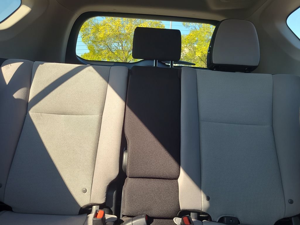 Used 2018 Toyota RAV4 XLE w/ Plus Extra Value Package FWD image 29