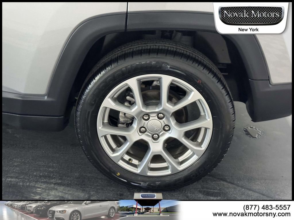 Used 2023 Jeep Compass Latitude w/ Sun and Sound Group AWD/4WD image 6