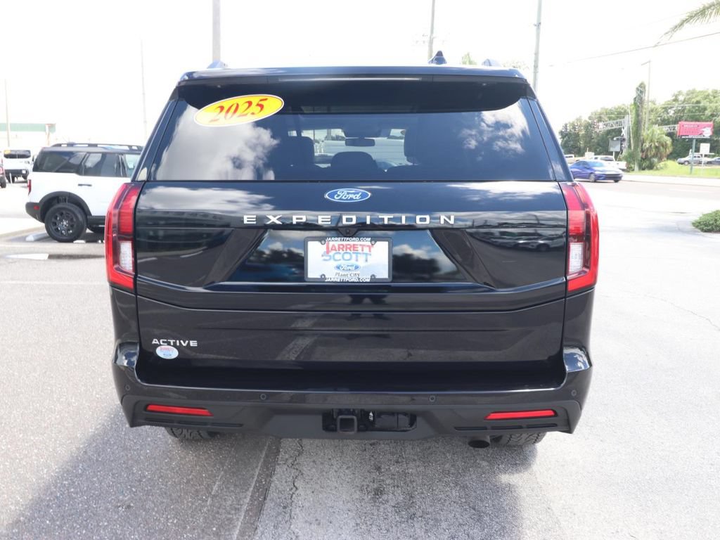 Used 2025 Ford Expedition Active AWD/4WD image 13