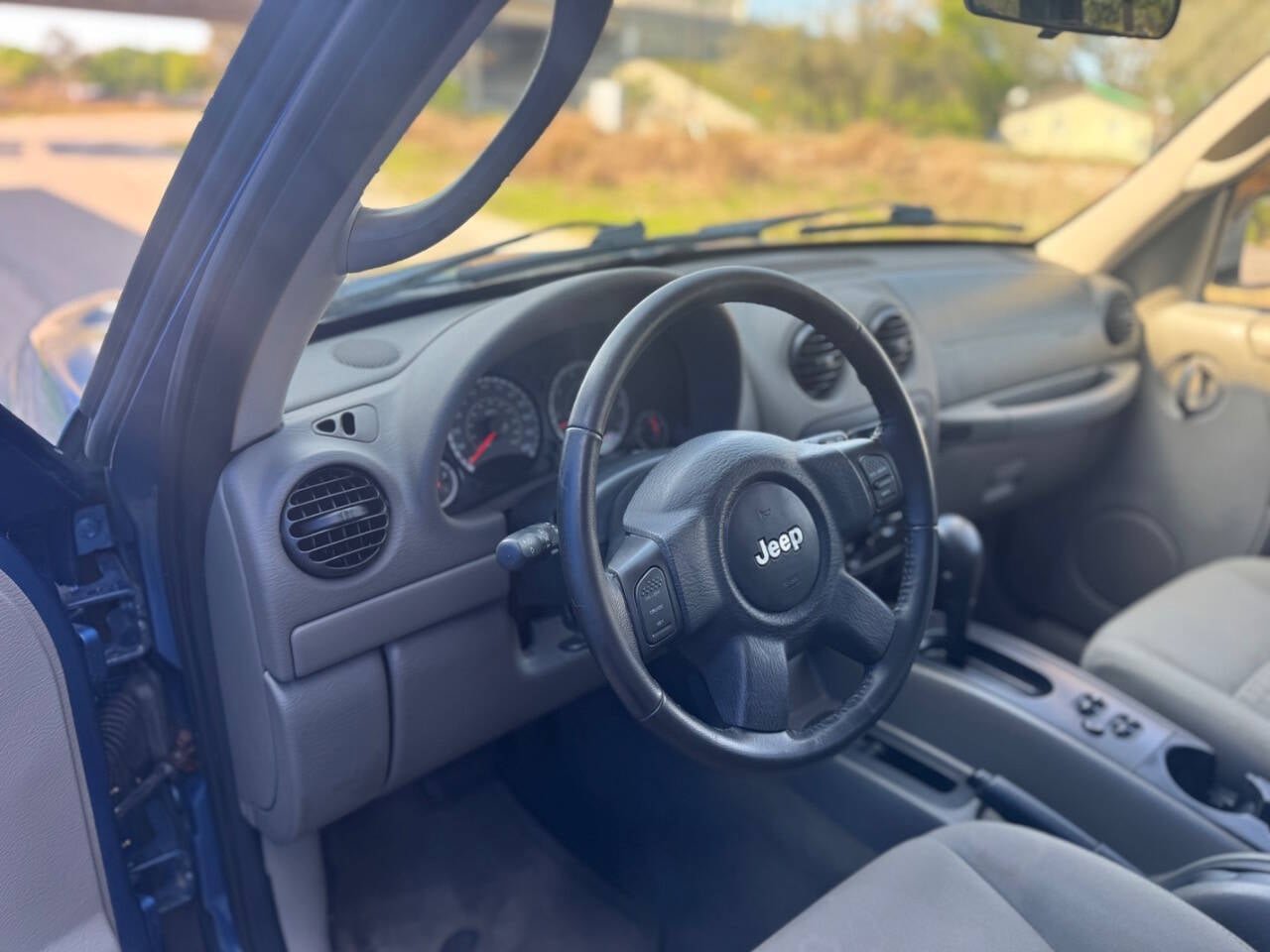 Used 2006 Jeep Liberty Sport RWD image 13