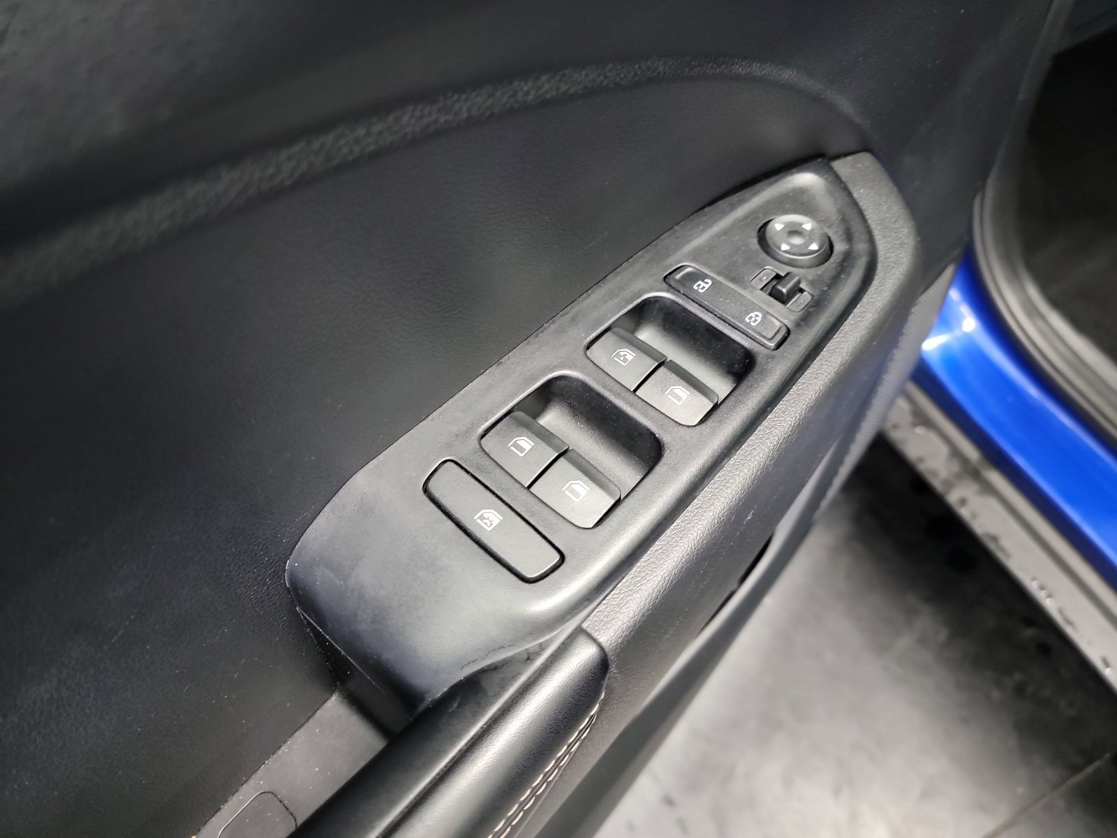 Used 2023 Hyundai Venue Limited FWD image 11