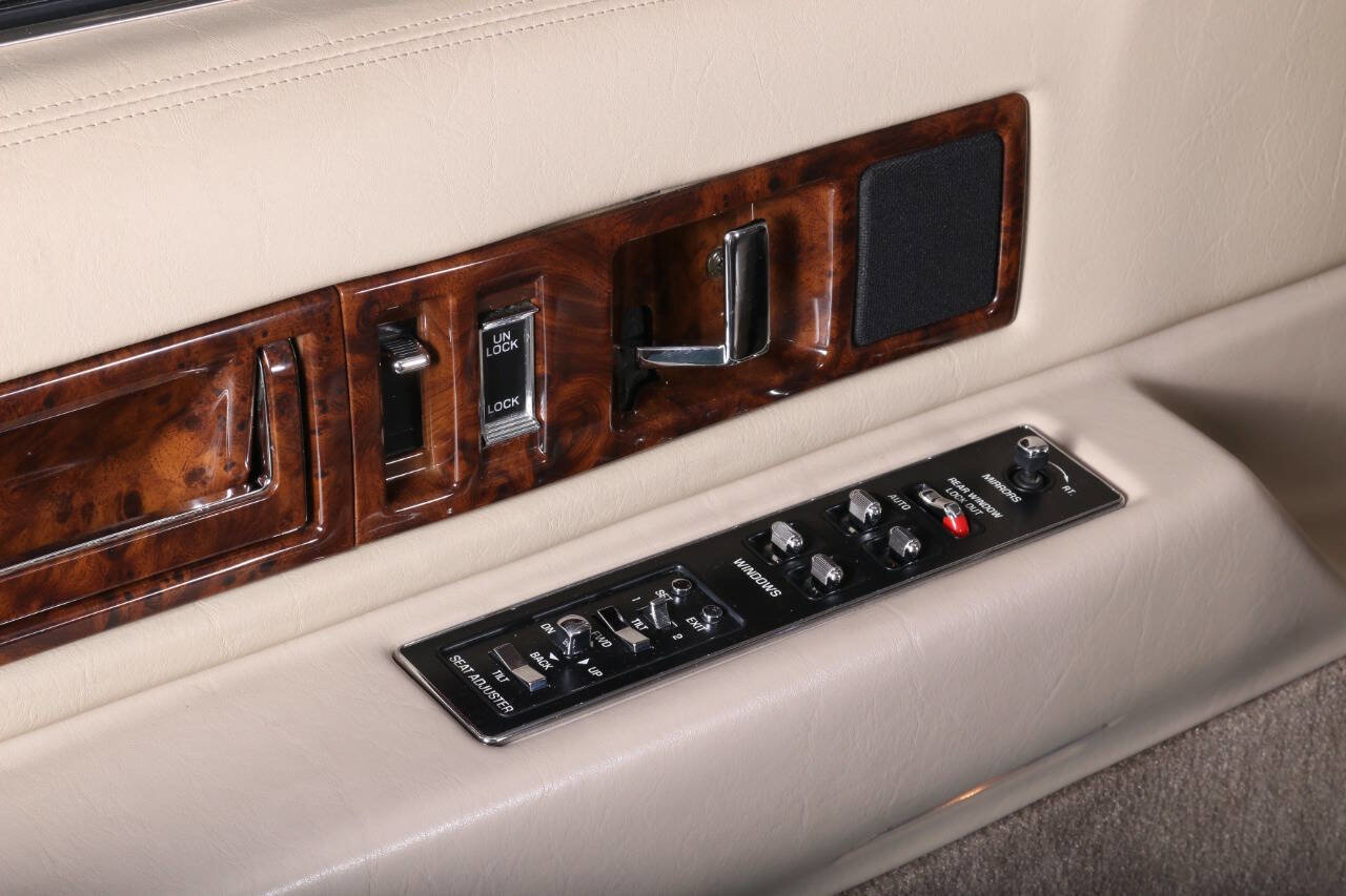 Used 1994 Cadillac Fleetwood Brougham RWD image 65