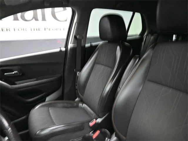 Used 2022 Chevrolet Trax LT w/ Midnight Edition image 16