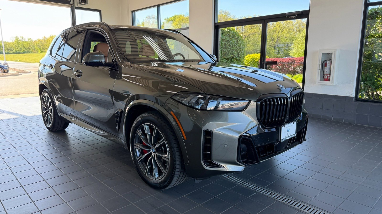 Used 2026 BMW X5 xDrive50e w/ M Sport Package AWD/4WD image 1