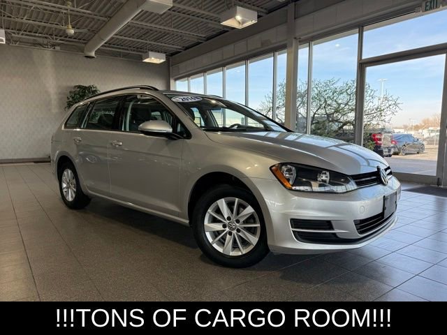Used 2016 Volkswagen Golf S image 2