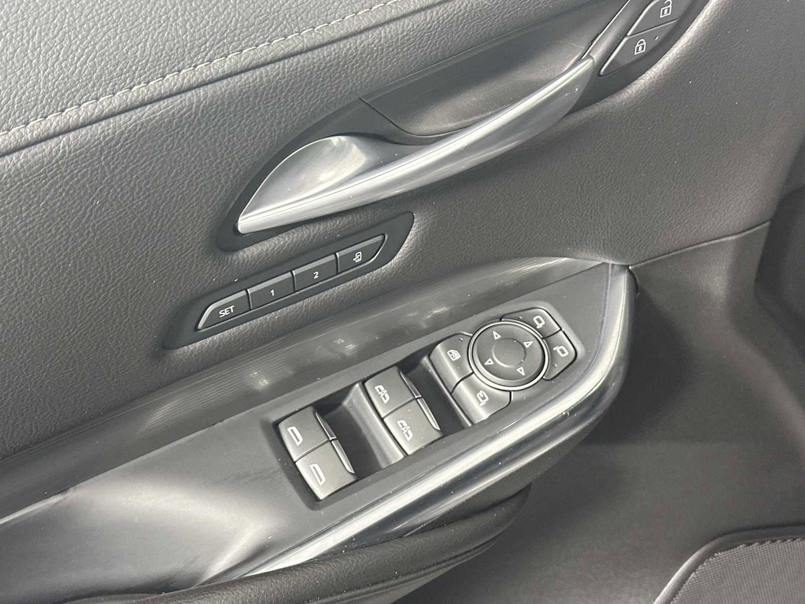 Used 2025 Cadillac XT4 Premium Luxury image 10