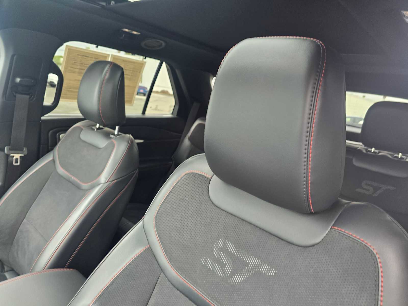 Used 2025 Ford Explorer ST image 28