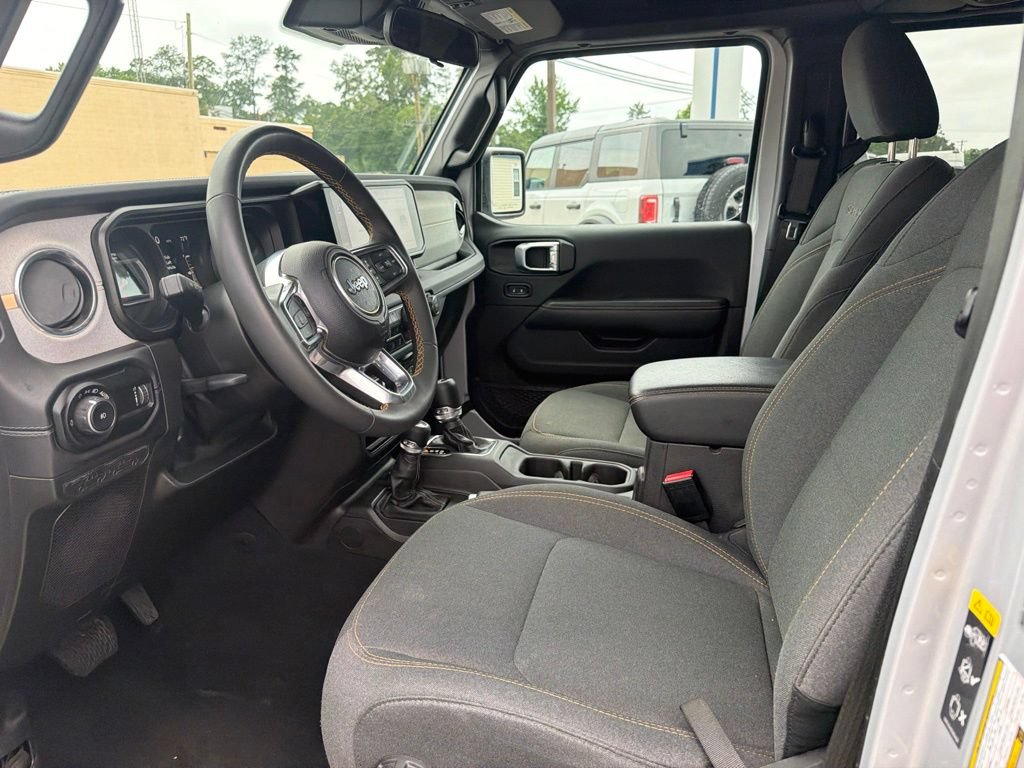 Used 2024 Jeep Wrangler Unlimited Sahara w/ Safety Group AWD/4WD image 13