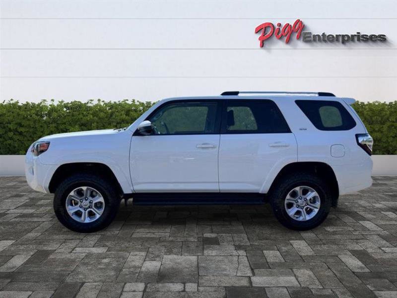 Used 2022 Toyota 4Runner SR5 AWD/4WD image 3
