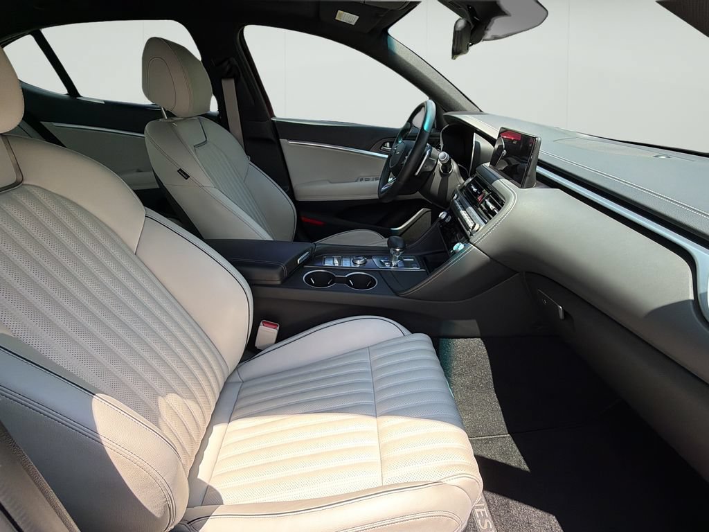 Certified 2025 Genesis G70 2.5T w/ Sport Prestige Package AWD/4WD image 35
