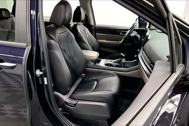 Used 2025 Kia Carnival image 8