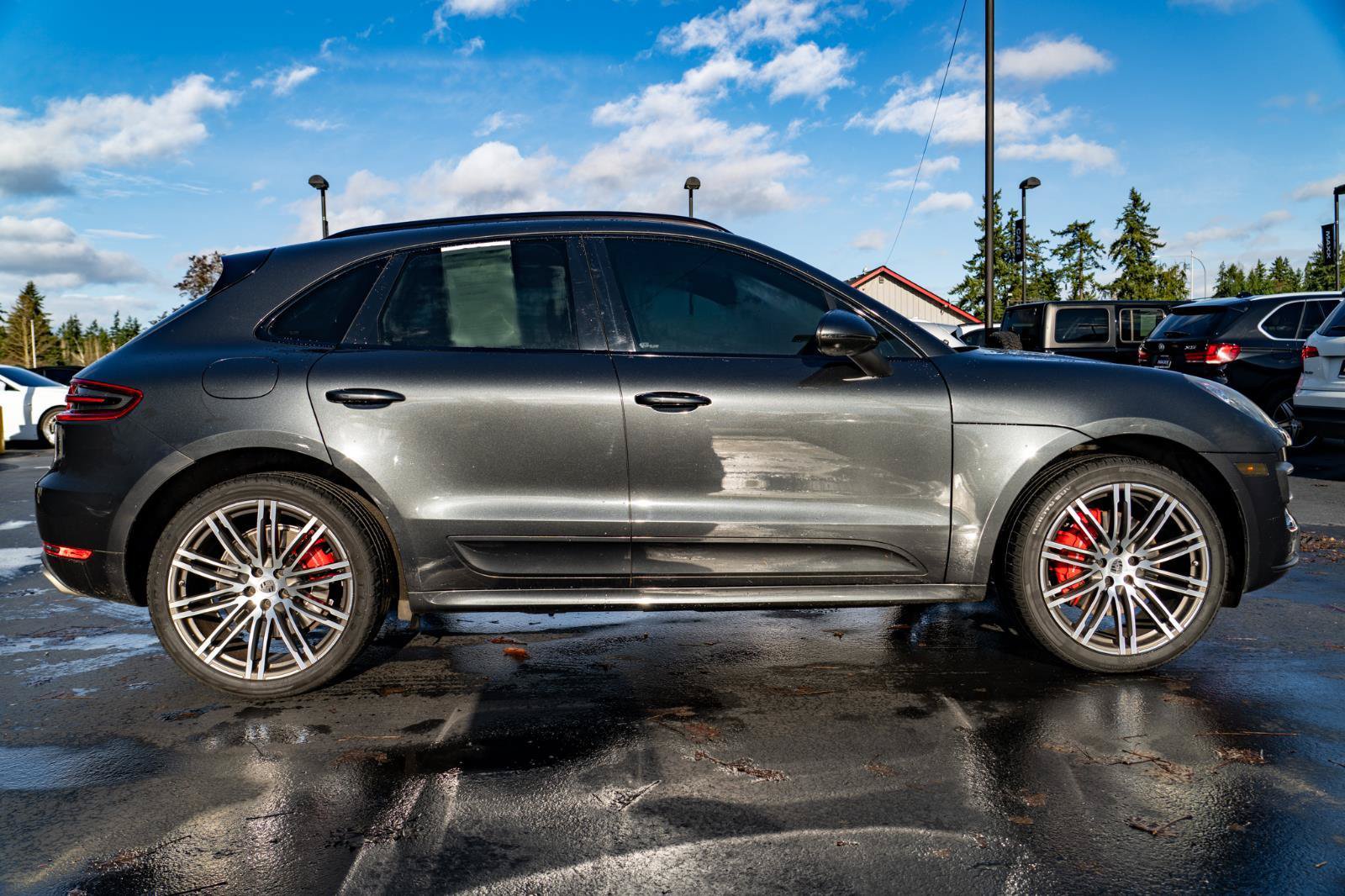 Used 2018 Porsche Macan Turbo AWD/4WD image 11