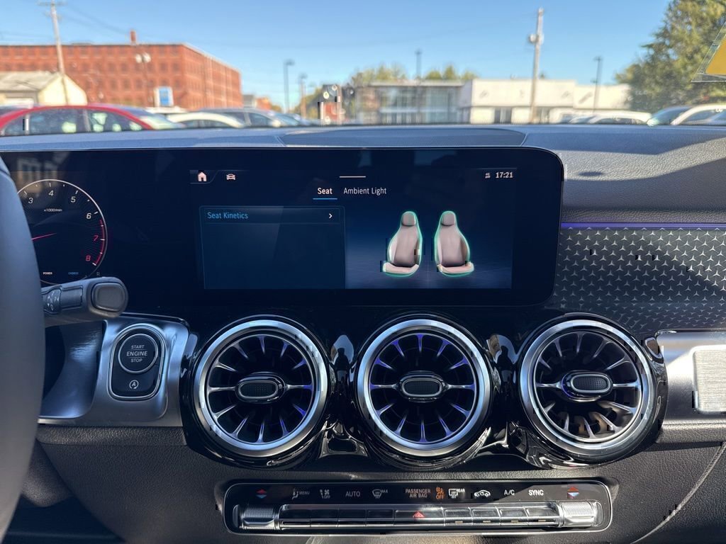 Certified 2026 Mercedes-Benz GLB 250 4MATIC image 31