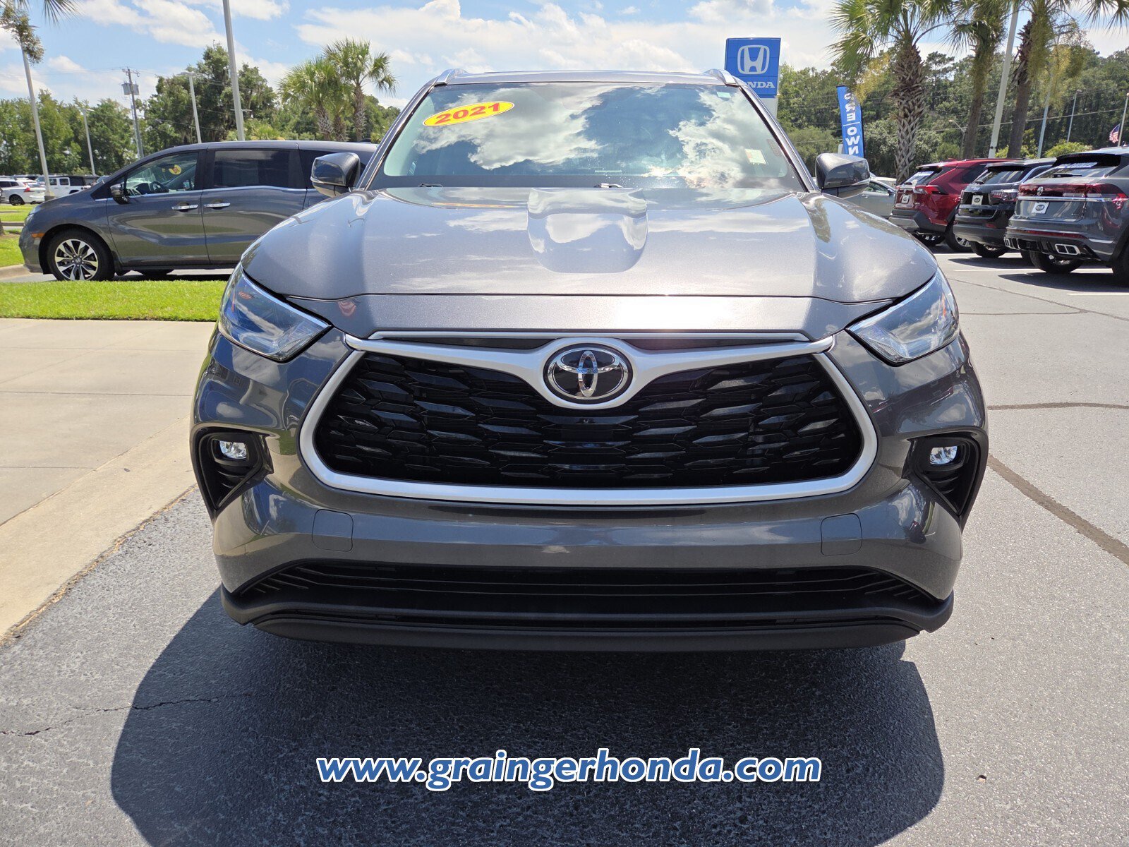 Used 2021 Toyota Highlander XLE FWD image 8