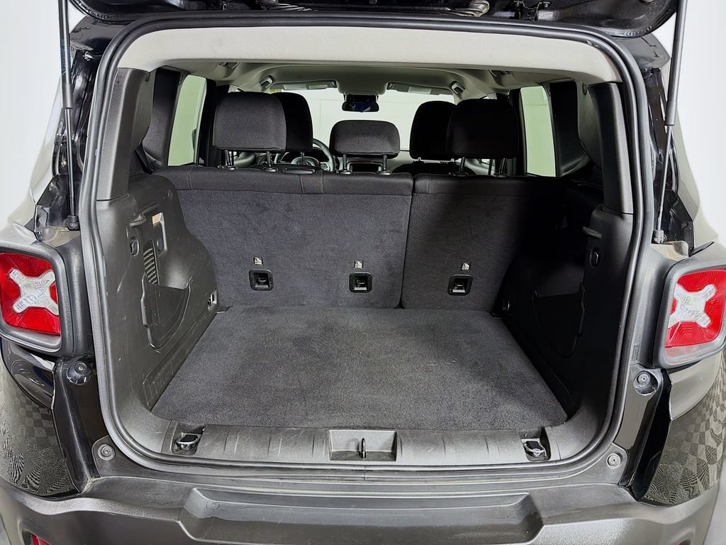 Used 2023 Jeep Renegade Latitude AWD/4WD image 25