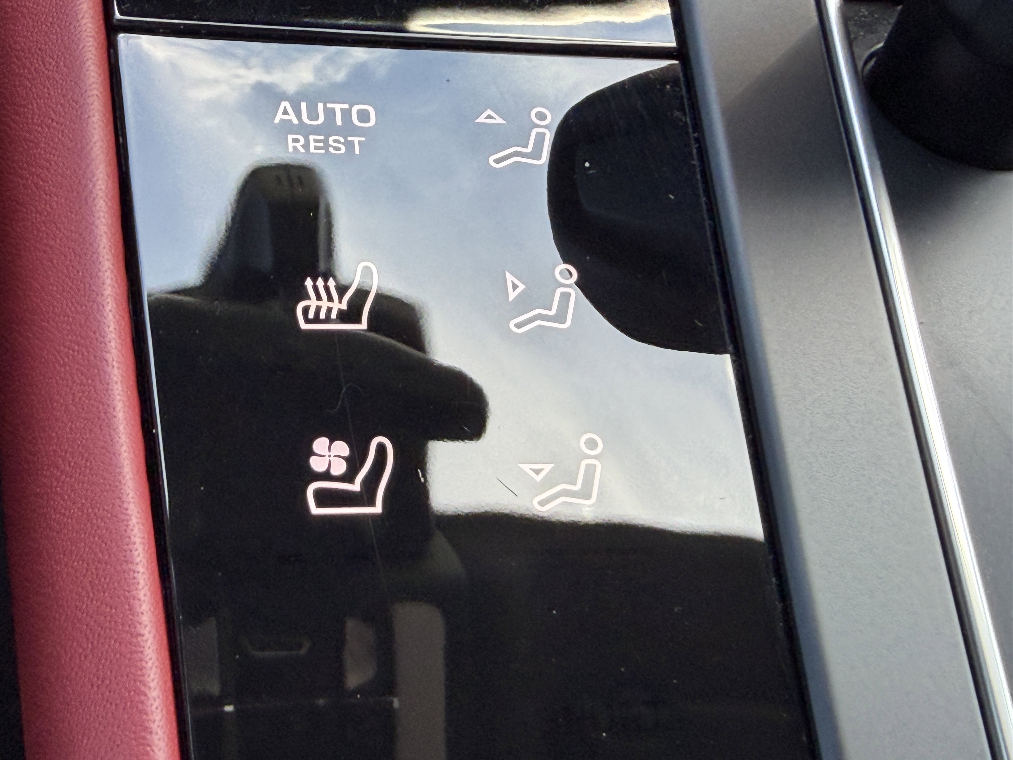 Certified 2025 Porsche Macan image 31