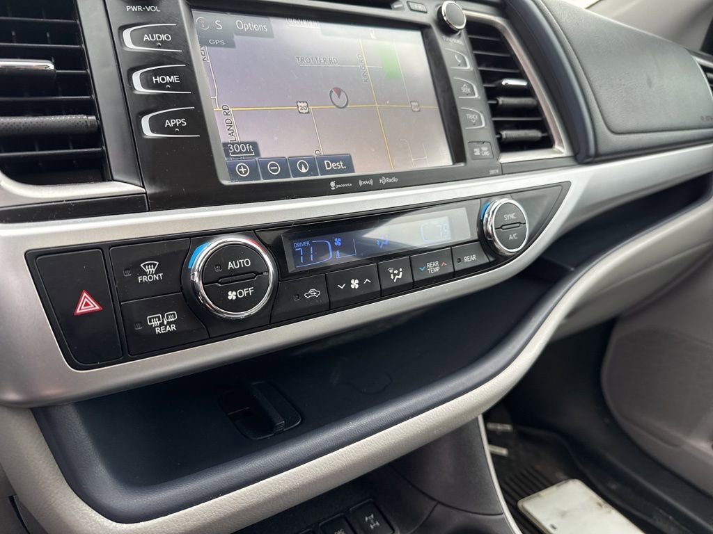 Used 2018 Toyota Highlander XLE image 17