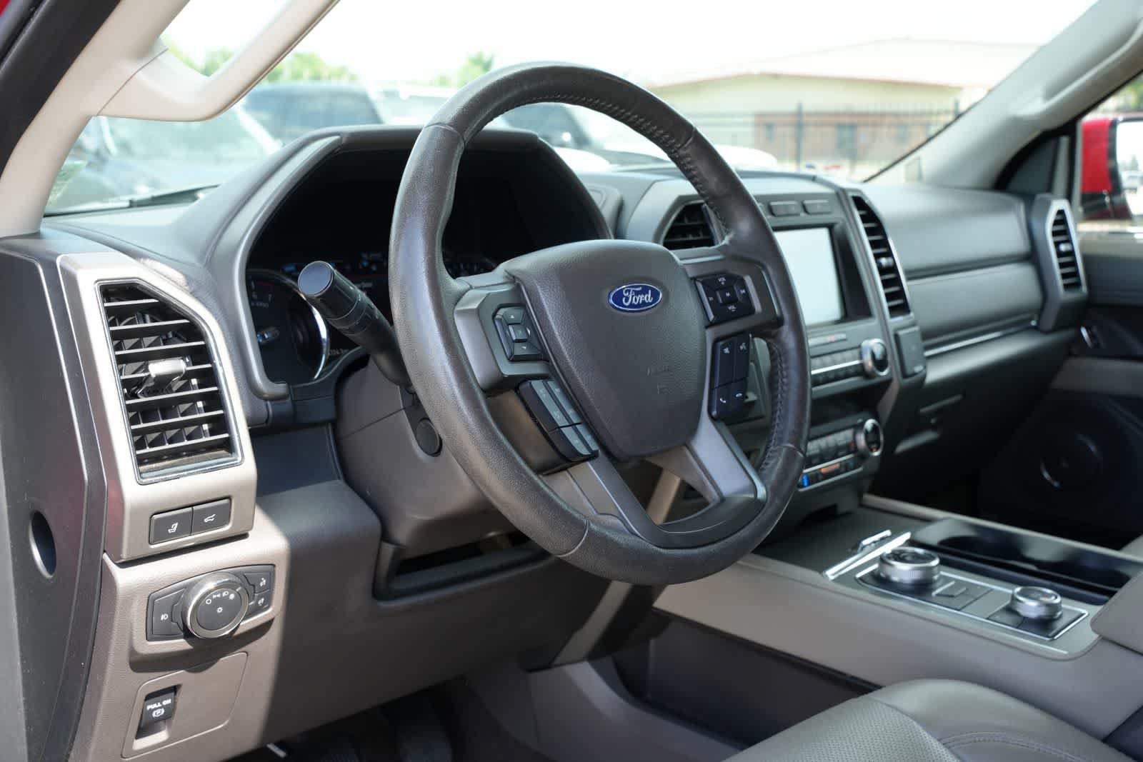 Used 2020 Ford Expedition XLT w/ Equipment Group 202A AWD/4WD image 12