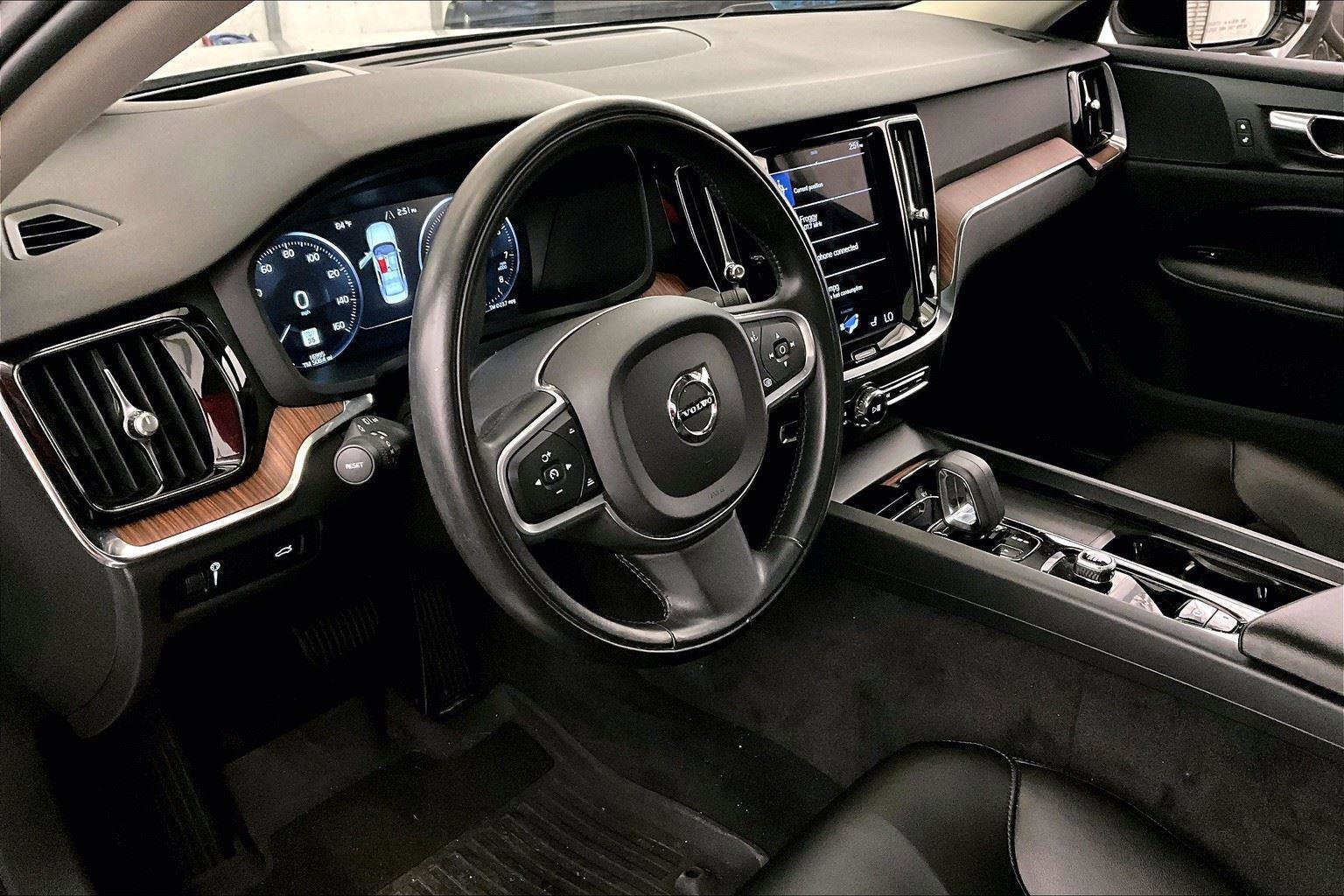 Used 2022 Volvo S60 B5 Momentum w/ Advanced Package image 12