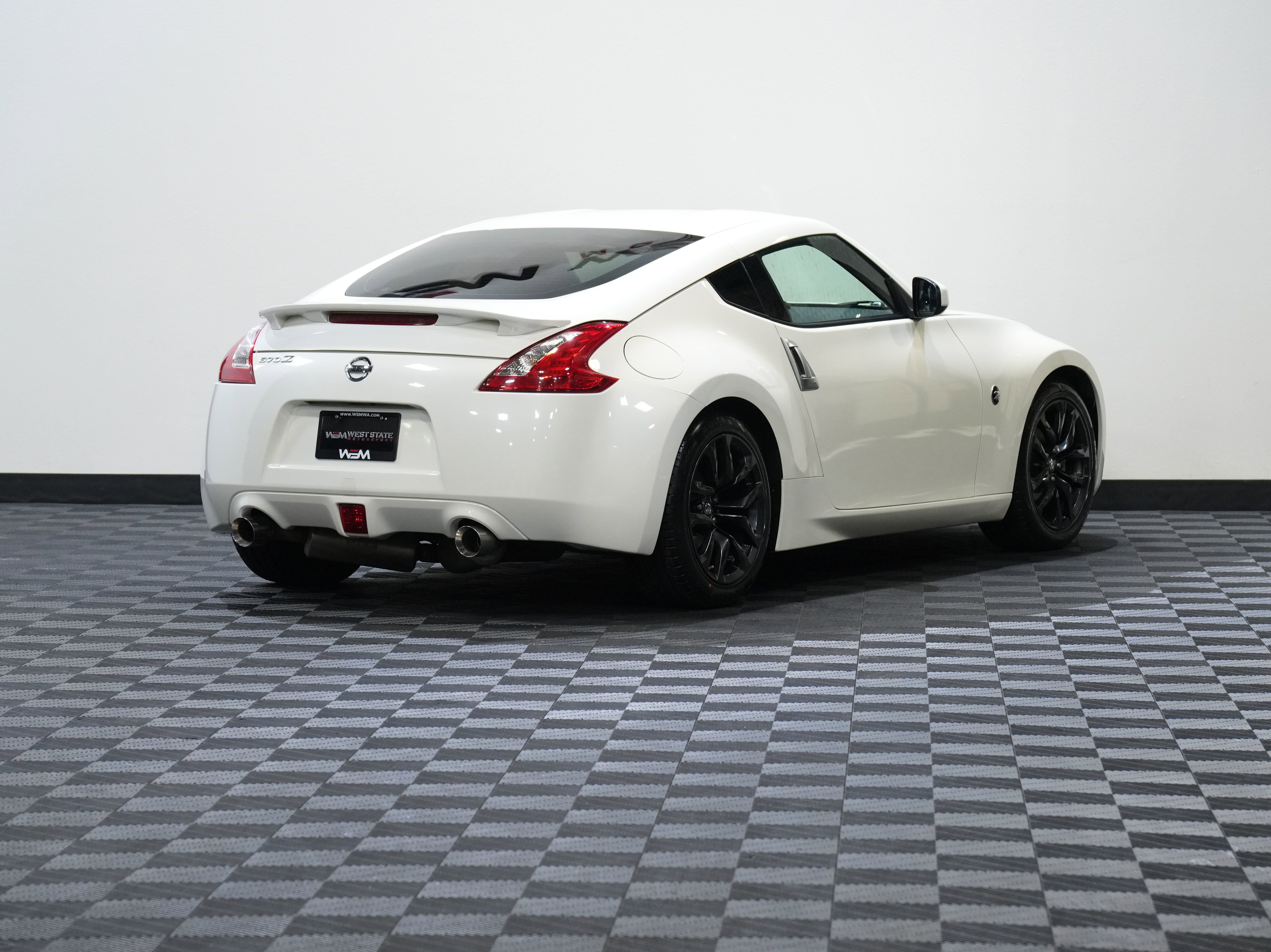 Used 2016 Nissan 370Z Touring RWD image 6