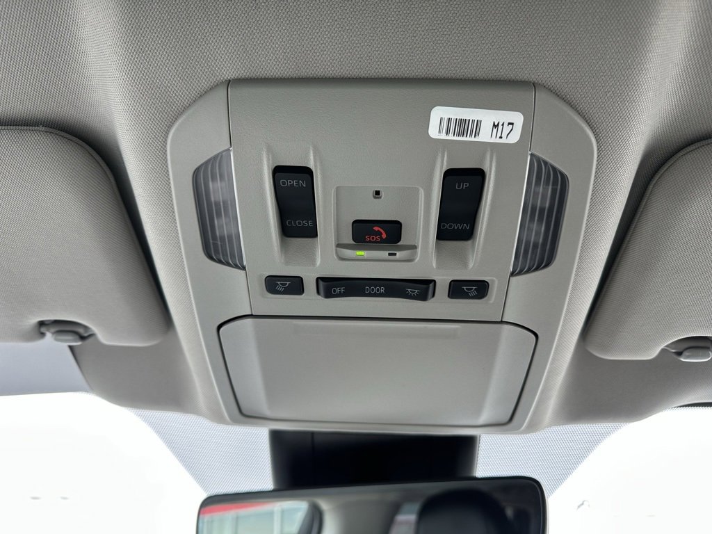 Certified 2024 Toyota Highlander XLE image 19