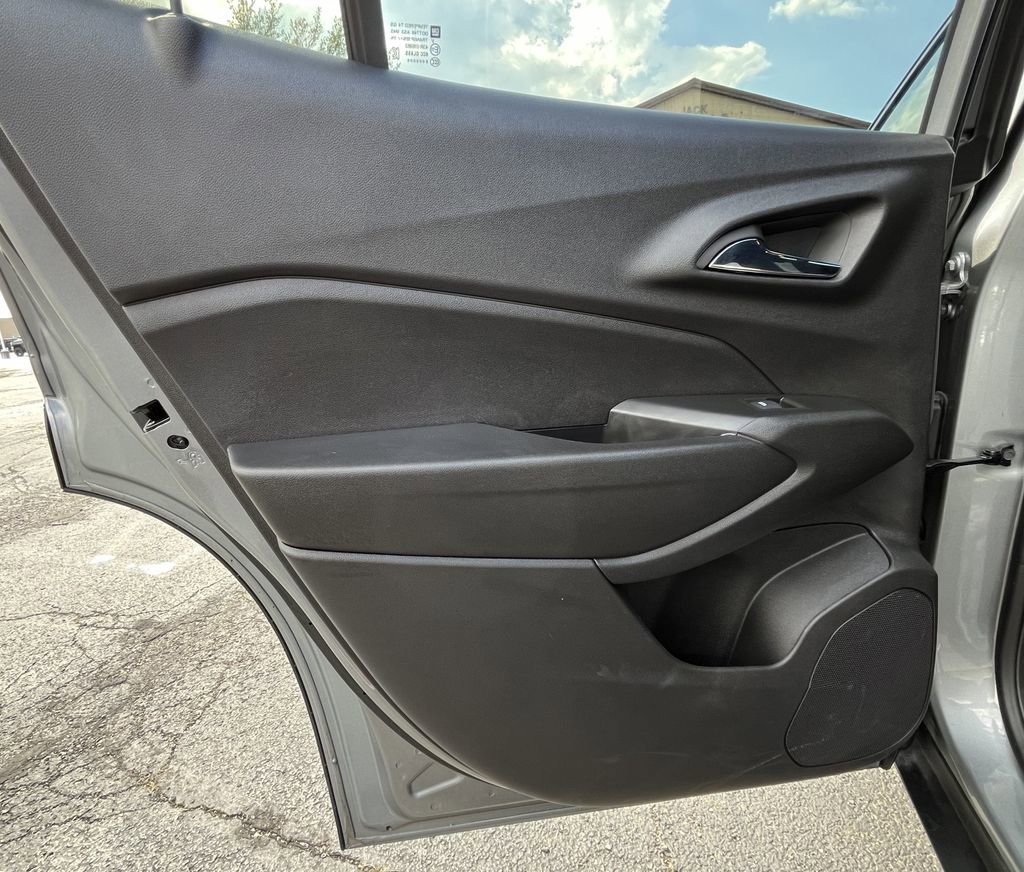 Certified 2025 Chevrolet Trax RS FWD image 13