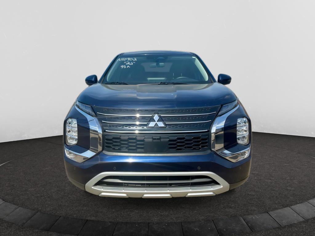 Used 2022 Mitsubishi Outlander SE FWD image 1