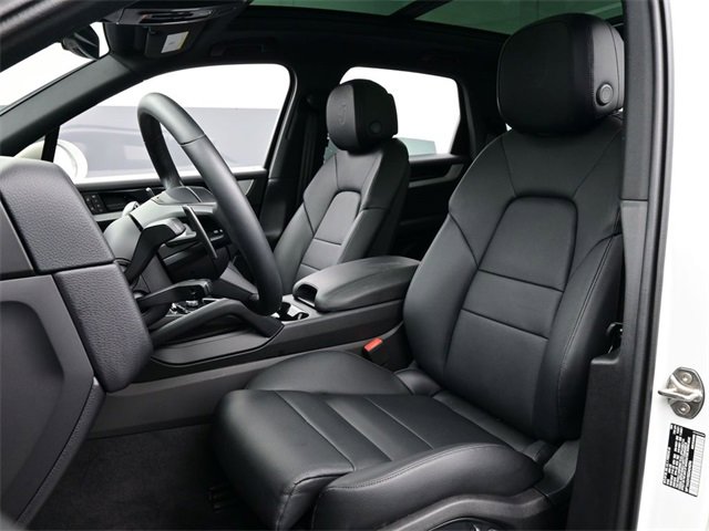 Used 2025 Porsche Cayenne image 5