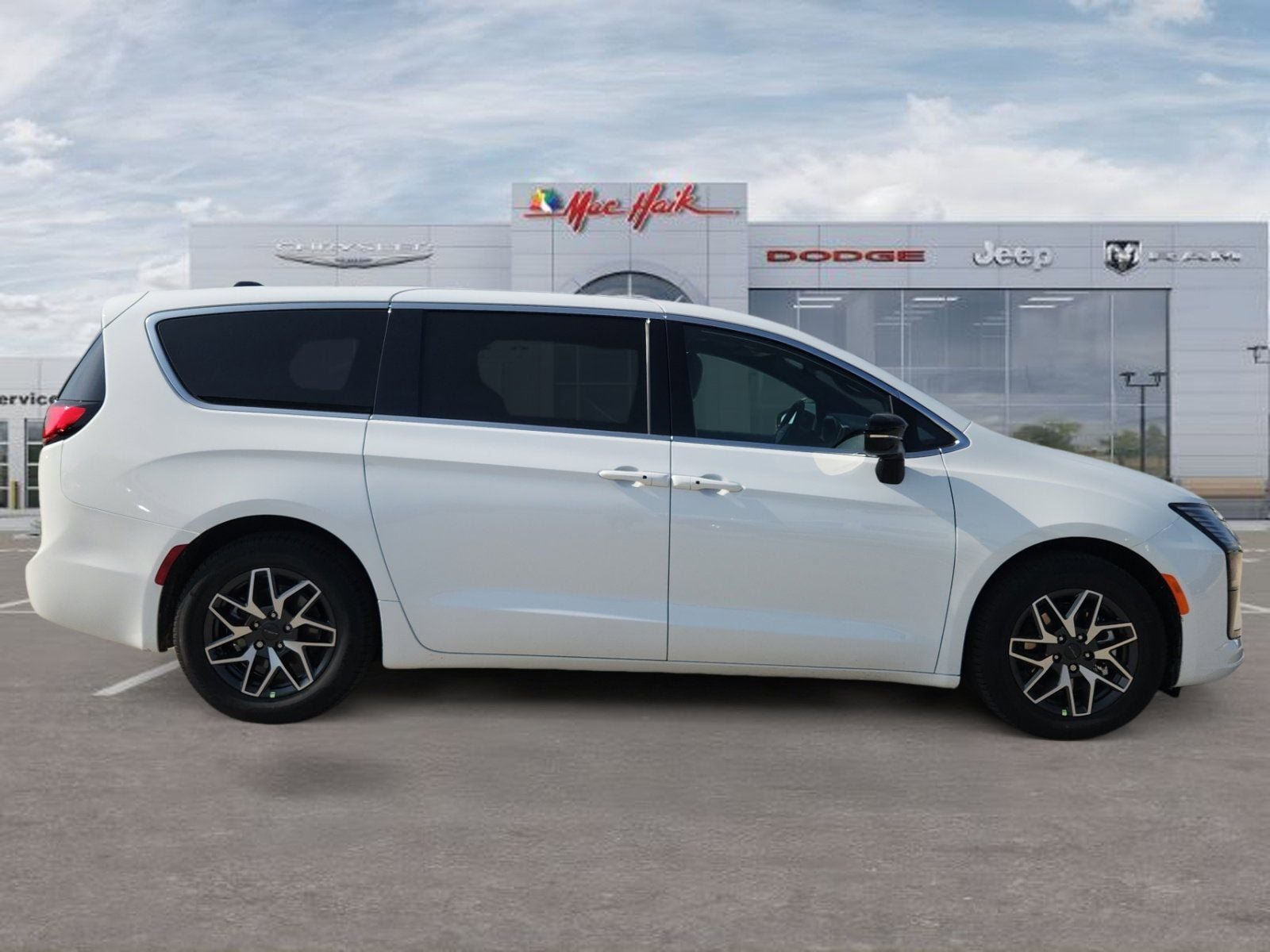 New 2027 Chrysler Pacifica Limited FWD image 6