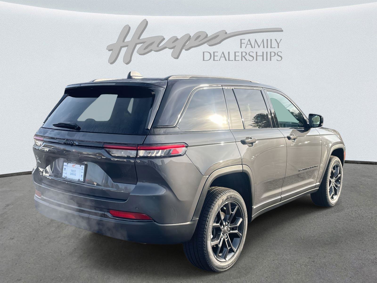 New 2025 Jeep Grand Cherokee Limited image 24