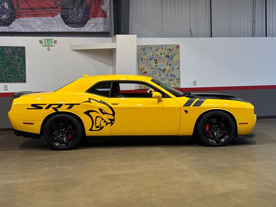Used 2017 Dodge Challenger SRT Hellcat RWD image 3